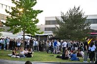 On 14 May 2022, Hochschule Düsseldorf – University of Applied Sciences (HSD) could finally celebrate its 50th anniversary – and the response exceeded everything all organisers had hoped for: Several thousand people came to celebrate during the day and well into the night, creating a unique atmosphere on campus and enjoying wonderful weather.